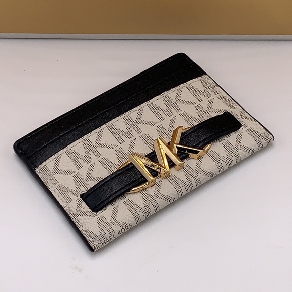 MICHAEL KORS
Reed Large Card Holder
Case Wallet
COLOR: VANILLA BLACK SIGNATURE - Picture 7 of 10